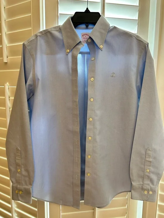 Brooks Brothers Button Down Shirt Women’s 10 Classic Fit Light Blue Non Iron - Picture 3 of 7